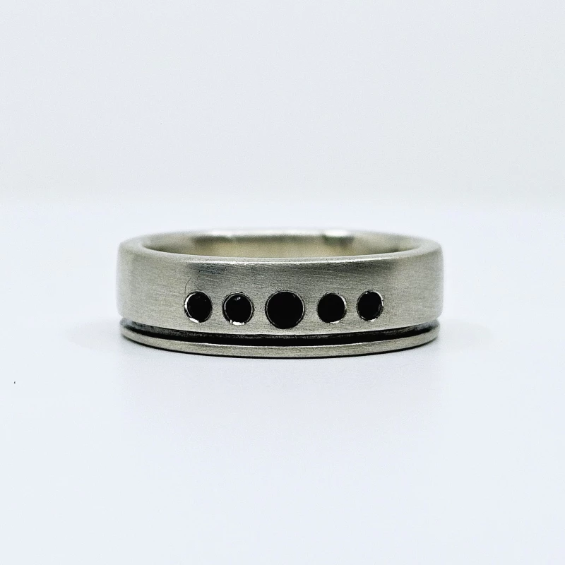 Sidabrinis žiedas su cirkonio akmenimis SCO064