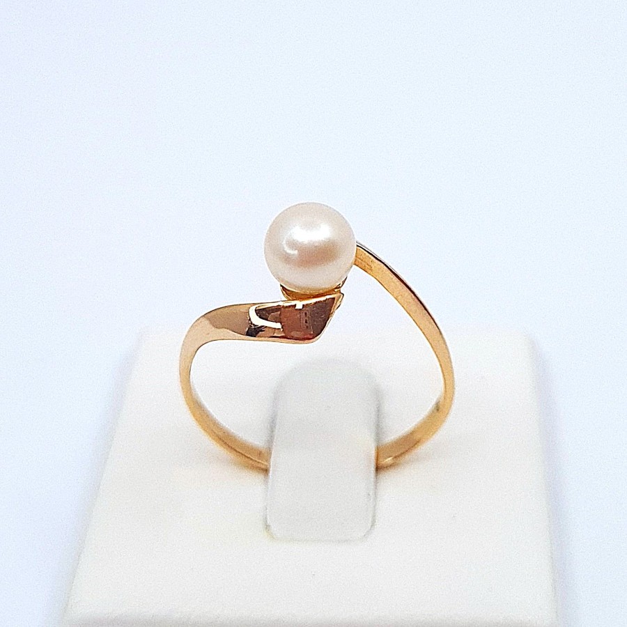 Auksinis žiedas su perlu Z0173