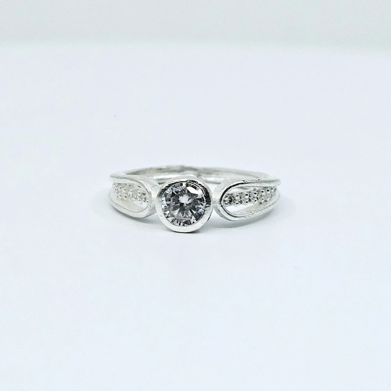 Sidabrinis žiedas su cirkonio akmenimis 9Z014