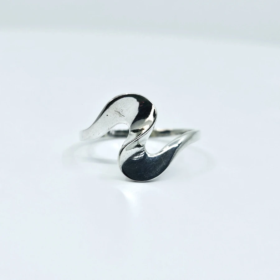 Sidabrinis žiedas banga